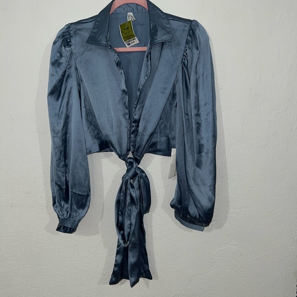 Baby blue long sleeve crop top, comfortable